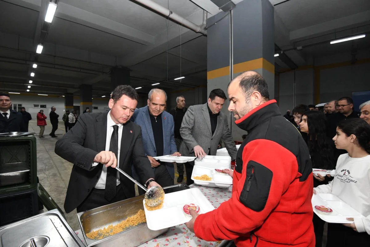 Başkan Aydın Yunuseli’nde vatandaşlarla iftar sofrasında buluştu
