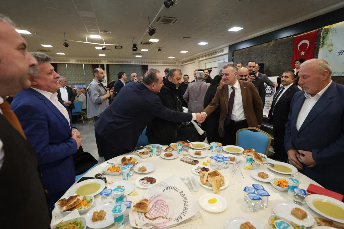 Başkan Büyükakın, Pazarcılarla İftar Yaptı