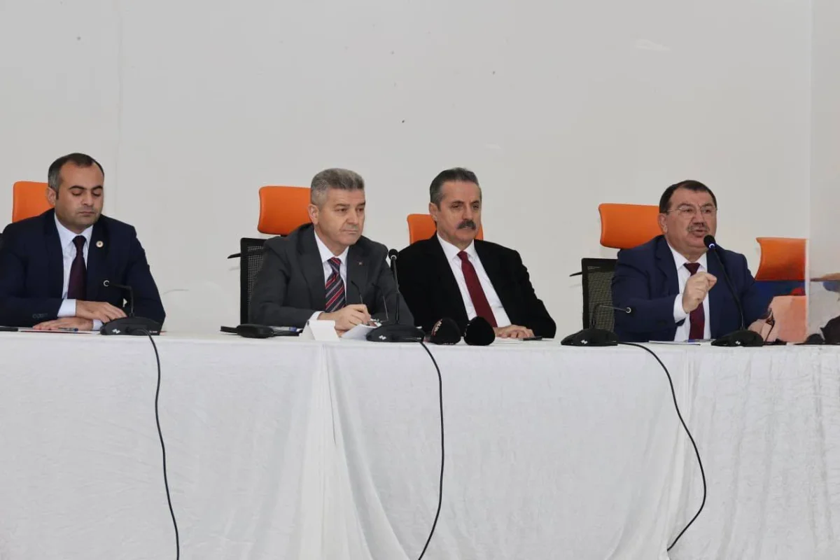 Vali Ergün ve Milletvekili Çelik Muhtarlarla Buluştu