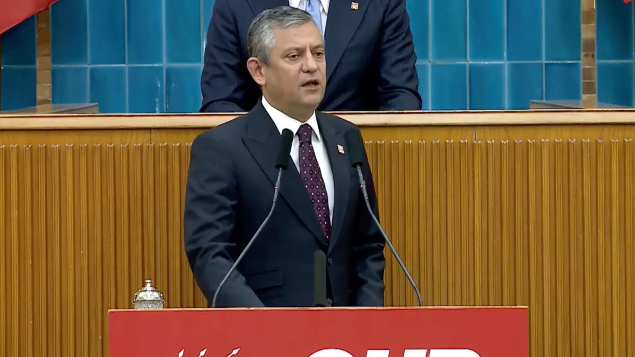 CHP Lideri Özgür ÖZEL, TBMM grup toplantısında konuşuyor... CANLI YAYINLIYORUZ