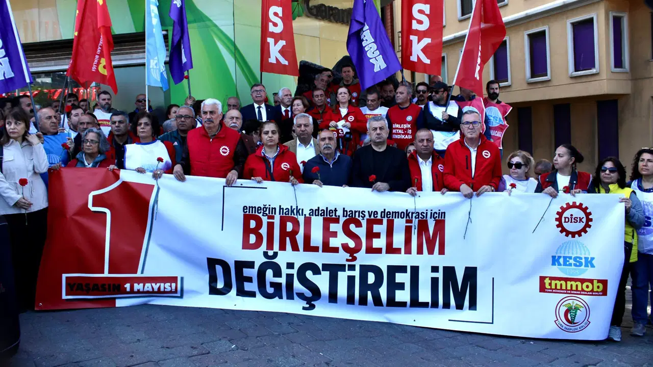 1 Mayıs öncesi Taksim’de 1977 katliamında yaşamını yitirenler anıldı!