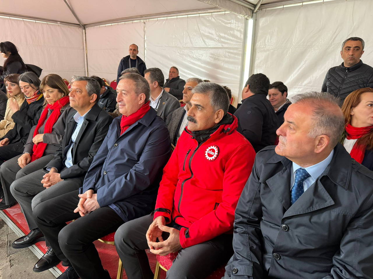 Kadıköy'de 1 Mayıs programı başladı: On binlerce emekçi halk Rıhtım'a akın etti!