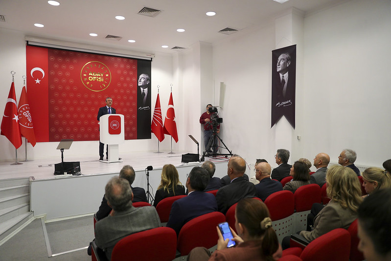 CAO Toplantısı sonrası açıklama yapan CHP Lideri Özgür ÖZEL: “EN İYİ SAVUNMA HÜCUMDUR”