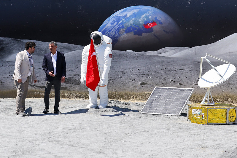 CHP Lideri Özgür Özel, SAHA 2026 Uluslararası Savunma, Havacılık ve Uzay Sanayii Fuarı’nı ziyaret etti