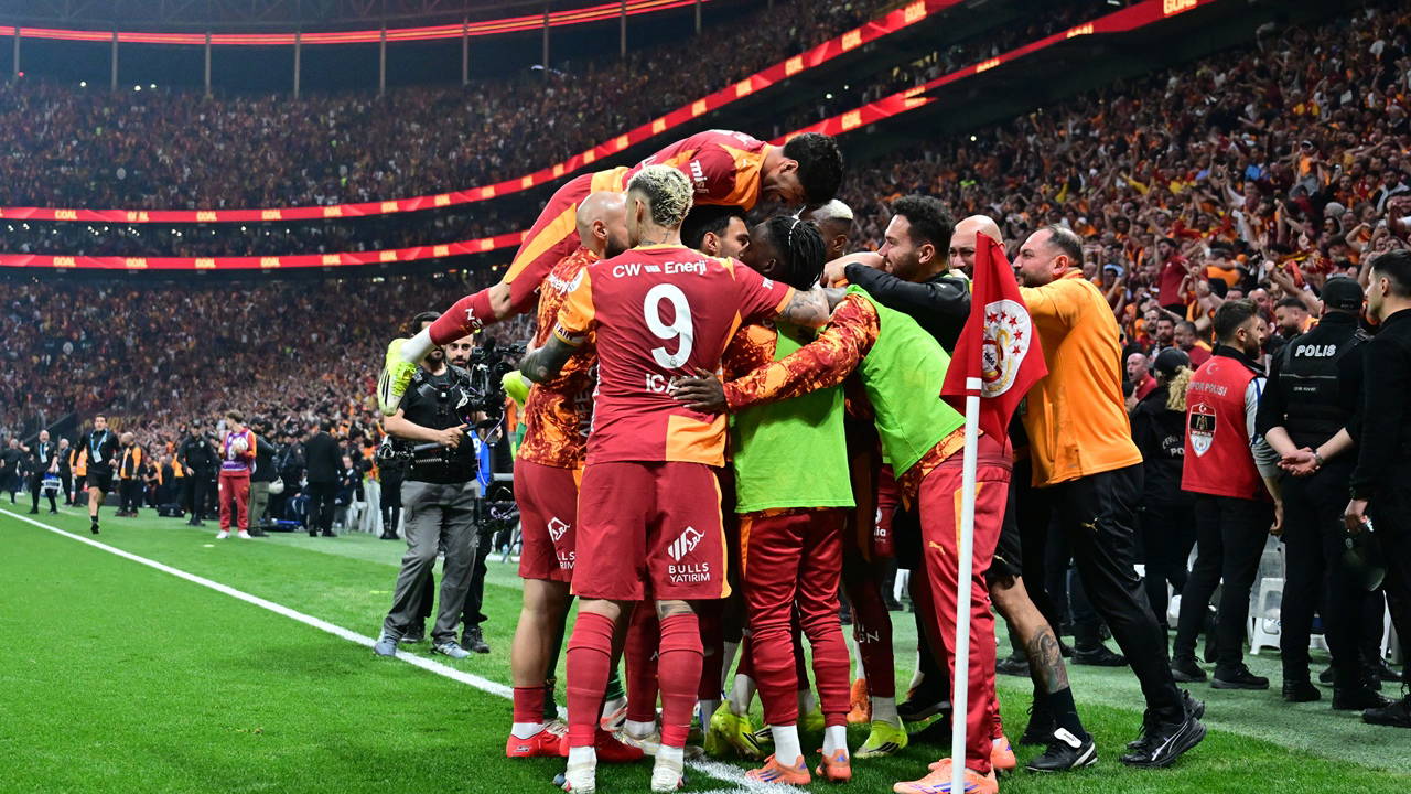 Antalyaspor’u 4-2 yenen Galatasaray Şampiyon Konya 0-3 Fenerbahçe // Beşiktaş 1-2 Trabzon