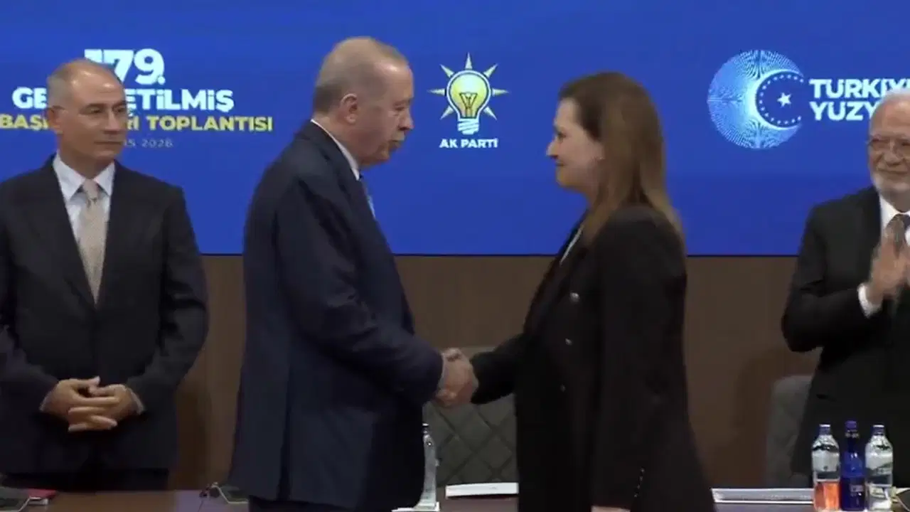 CHP'den seçilen Burcu Köksal, AKP'li oldu!