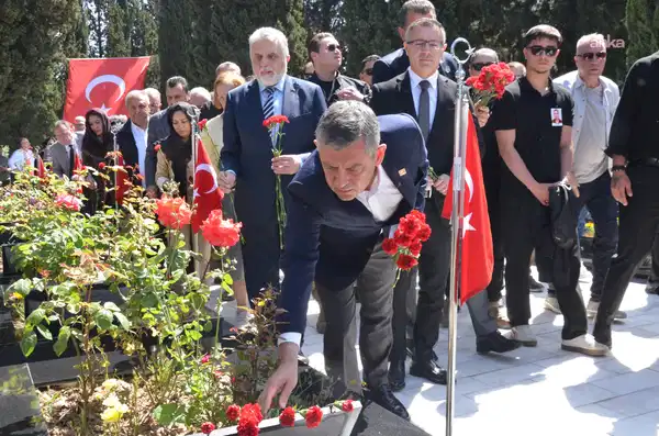 CHP Lideri Özgür Özel, Soma’da Maden Şehitliği’ndeki anma programına katıldı