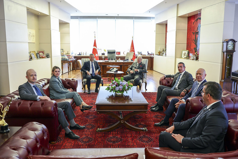 Koç ailesi, CHP lideri Özel’i Koç Topluluğu’nun 100. Yılı dolayısıyla düzenlenecek etkinliğe davet