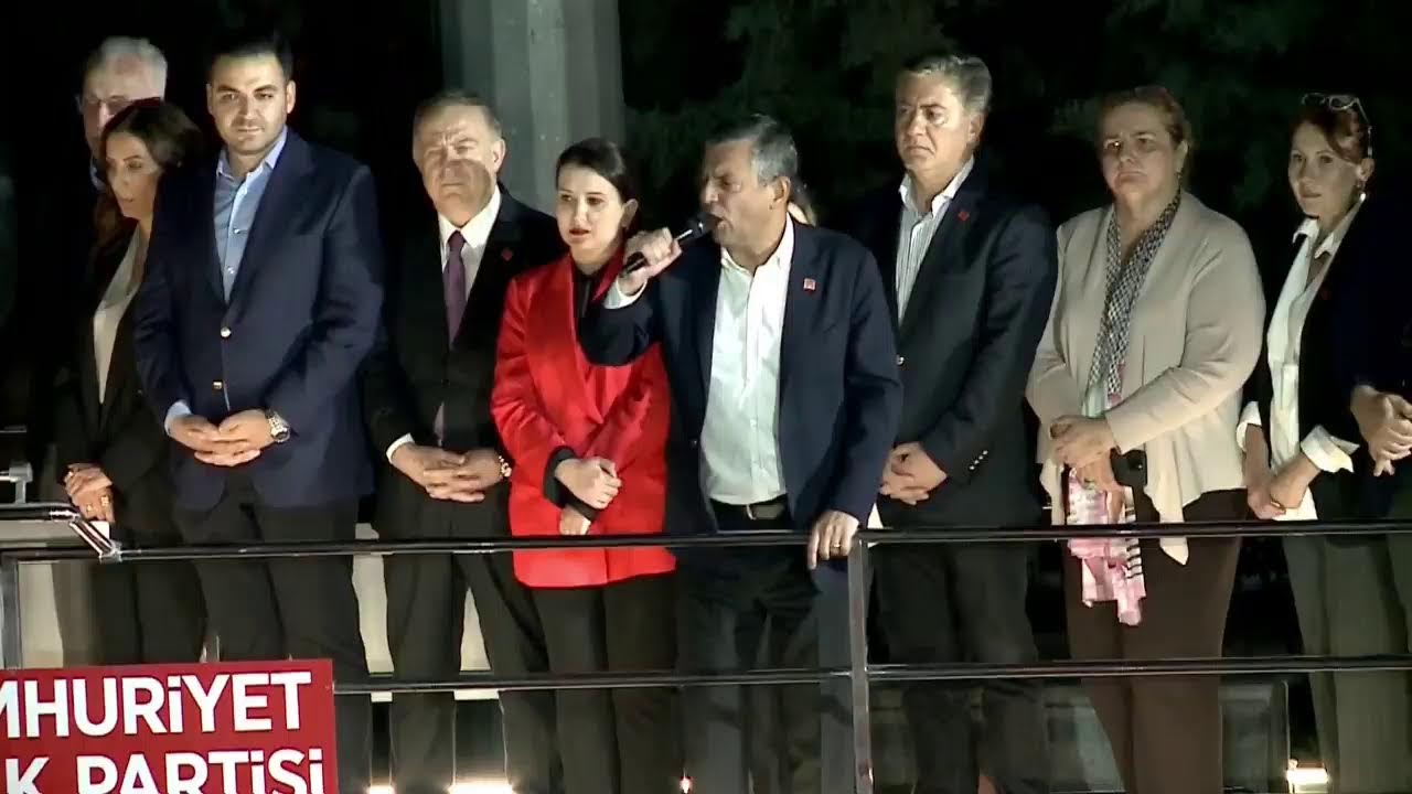 CHP Lideri Özgür ÖZEL, Genel Merkez Önünde ANKARALILARA Sesleniyor... CANLI YAYINLIYORUZ 