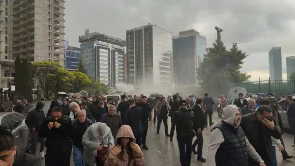 CHP Genel Merkezi'nde müdahale başladı: İl başkanlarına polis engeli
