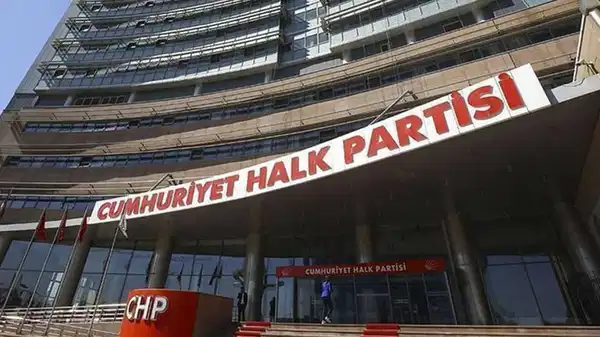 CHP'nin internet sitesinden PM ve MYK üyelerinin isimleri de kaldırıldı!