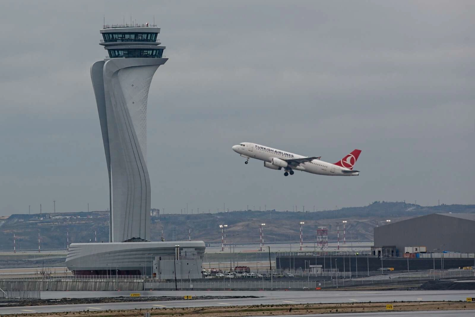 İstanbul Havalimanı’nda uçuş trafiğinde tarihi zirve!