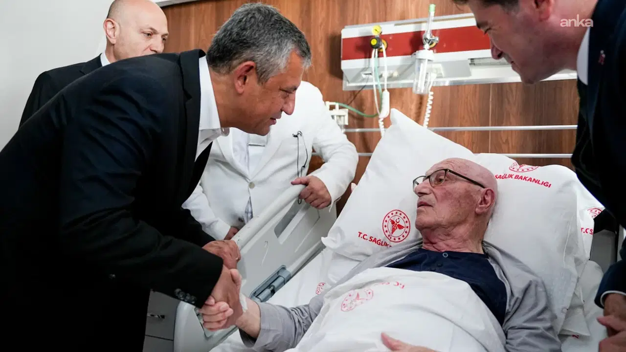Özgür Özel, İmamoğlu'nun kayınpederi Fehmi Kaya'yı hastanede ziyaret etti!