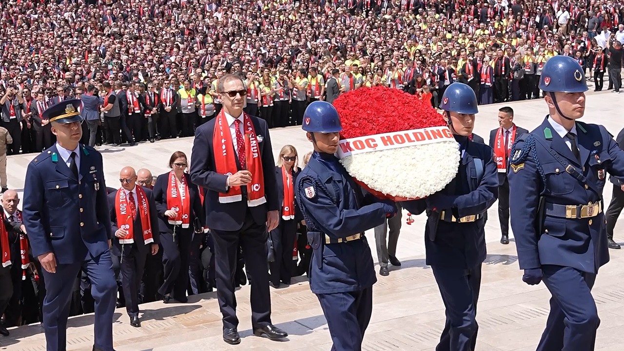Koç Topluluğu'nun Kuruluşunun 100. Yılında Anıtkabir’de Ata’mıza Anlamı Ziyaret