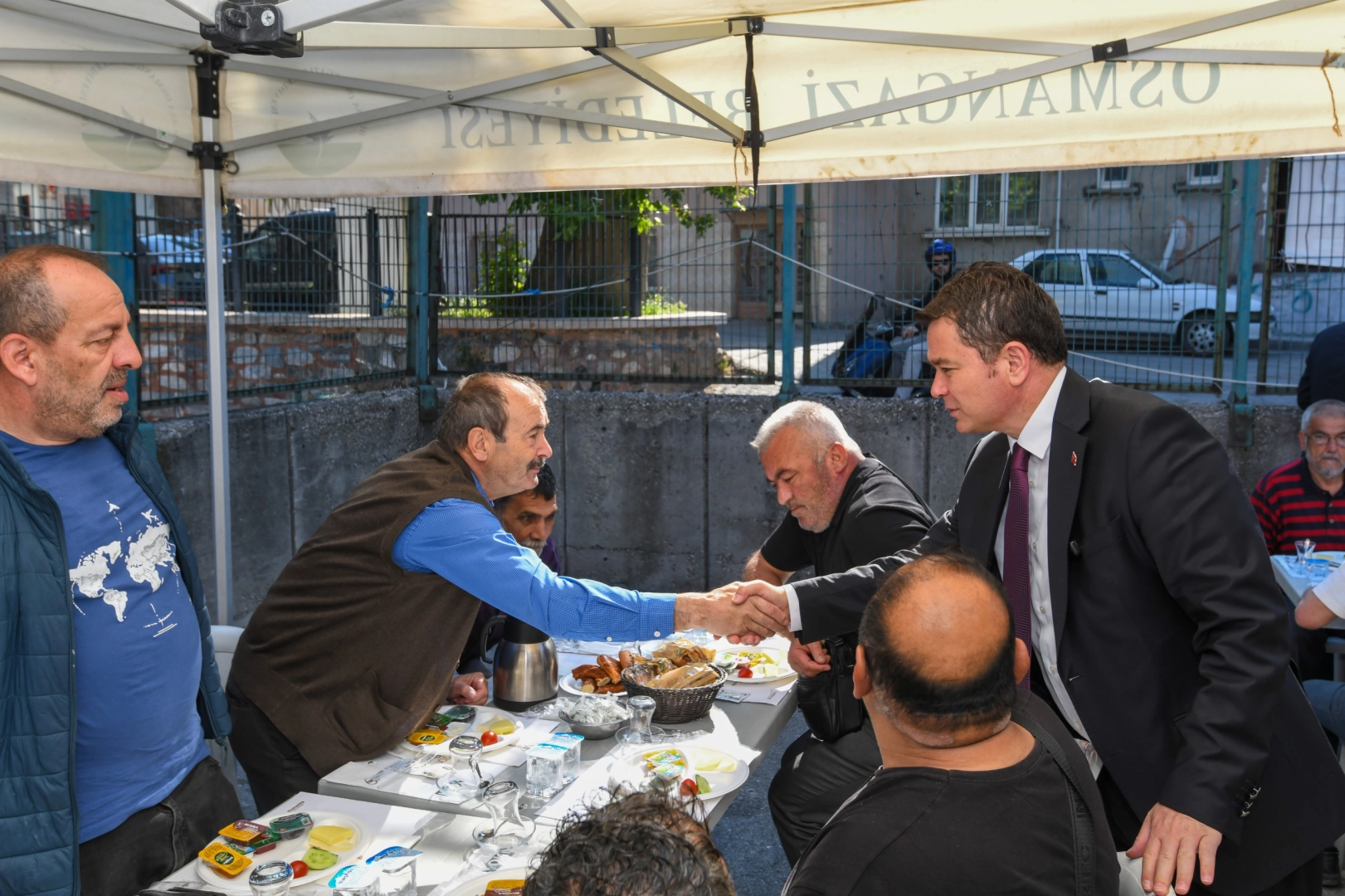 Erkan Aydın, Alacahırka’da Vatandaşlarla Kahvaltıda Buluştu