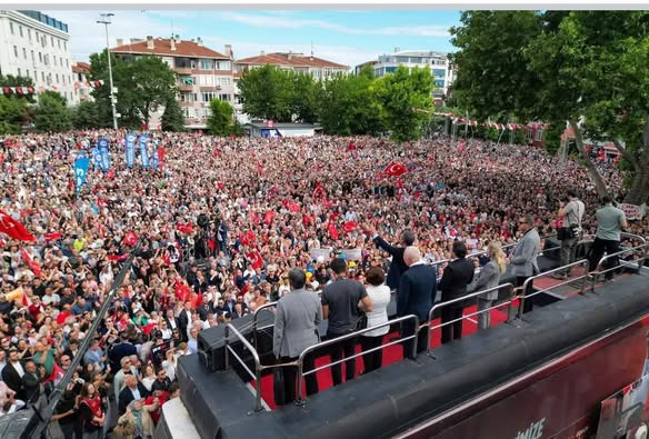 Özgür ÖZEL, Lüleburgaz'da: 'Kayyım gidecek biz geleceğiz' değil, 'Tayyip gidecek biz geleceğiz'