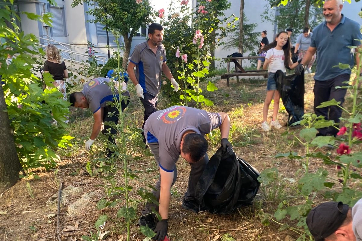Yenimuhacir’de Geniş Katılımlı Çevre Temizliği Etkinliği Gerçekleştirildi