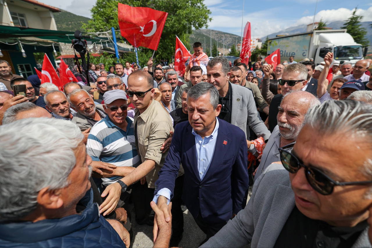 Özgür Özel, Burdur'da: 'CHP'yi elimizden almak, iktidar yürüyüşümüzü durdurmak istiyorlar'