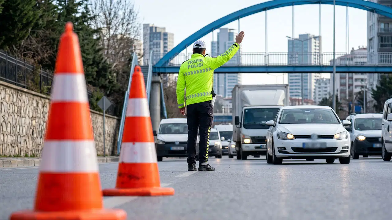İstanbul Küçükçekmece'de bugün bazı yollar ‘aşure matem töreni’ nedeniyle trafiğe kapalı!