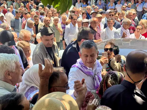 İZMİR, Özgür ÖZEL coşkusu yaşıyor…  