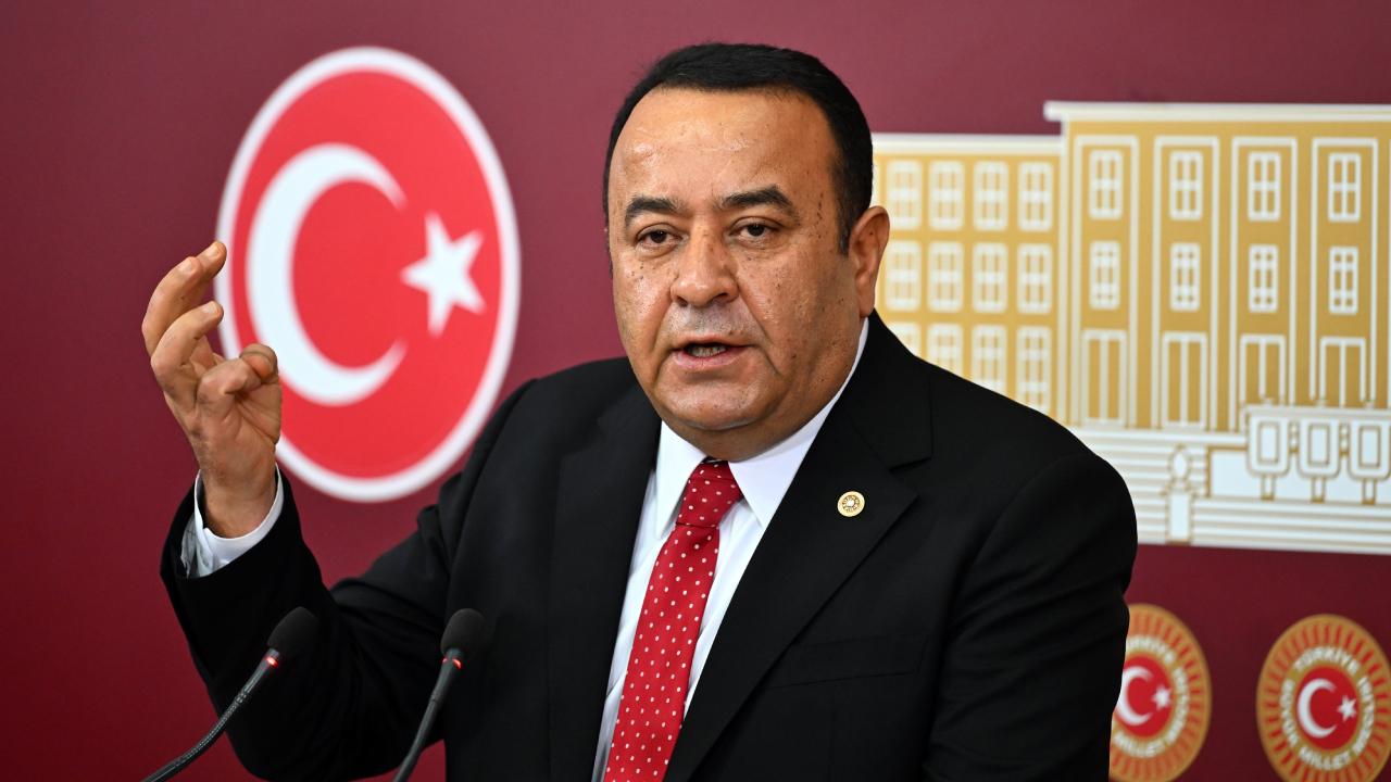 Ankara Milletvekili Adnan Beker de butlan yönetimindeki CHP'den istifa etti!