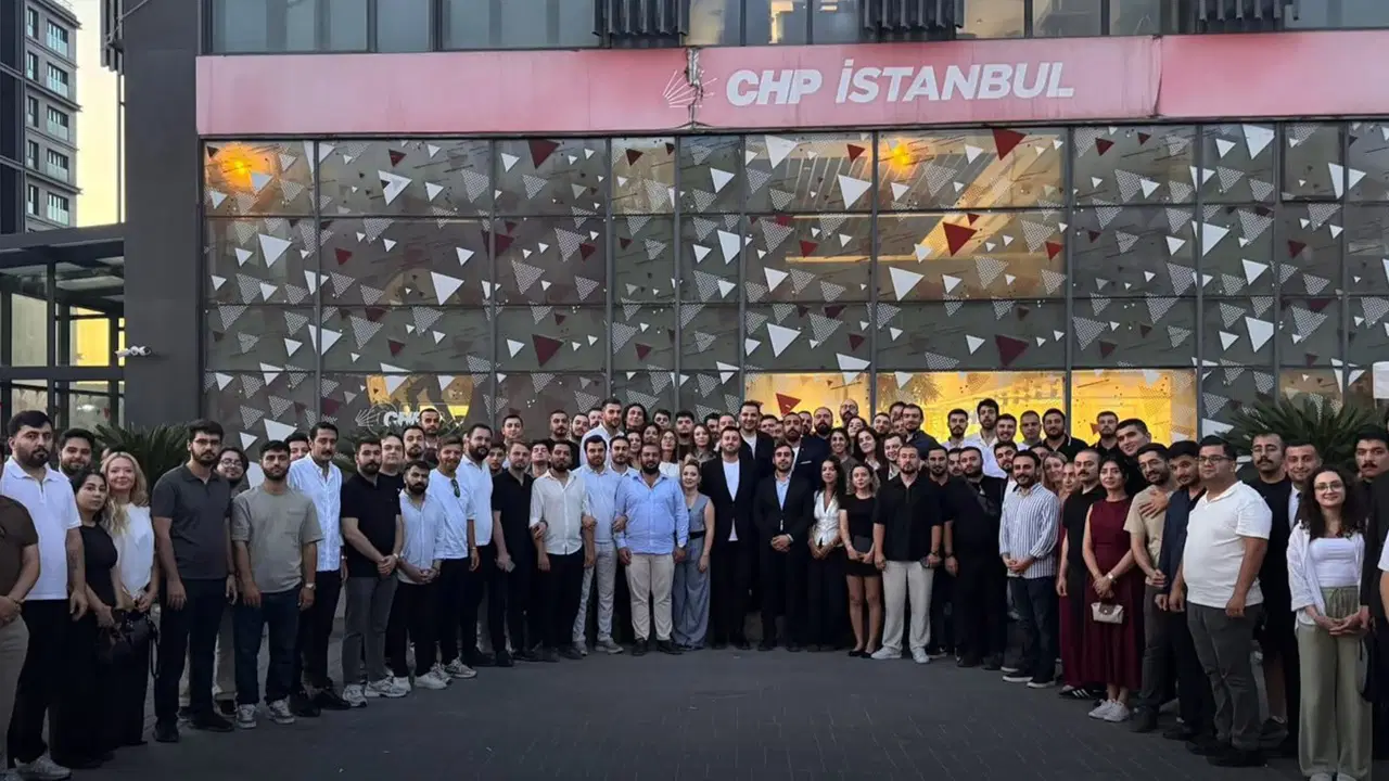 CHP İstanbul Gençlik Kolları ve 39 ilçe başkanı istifa etti ve YENİ Parti'ye geçti!