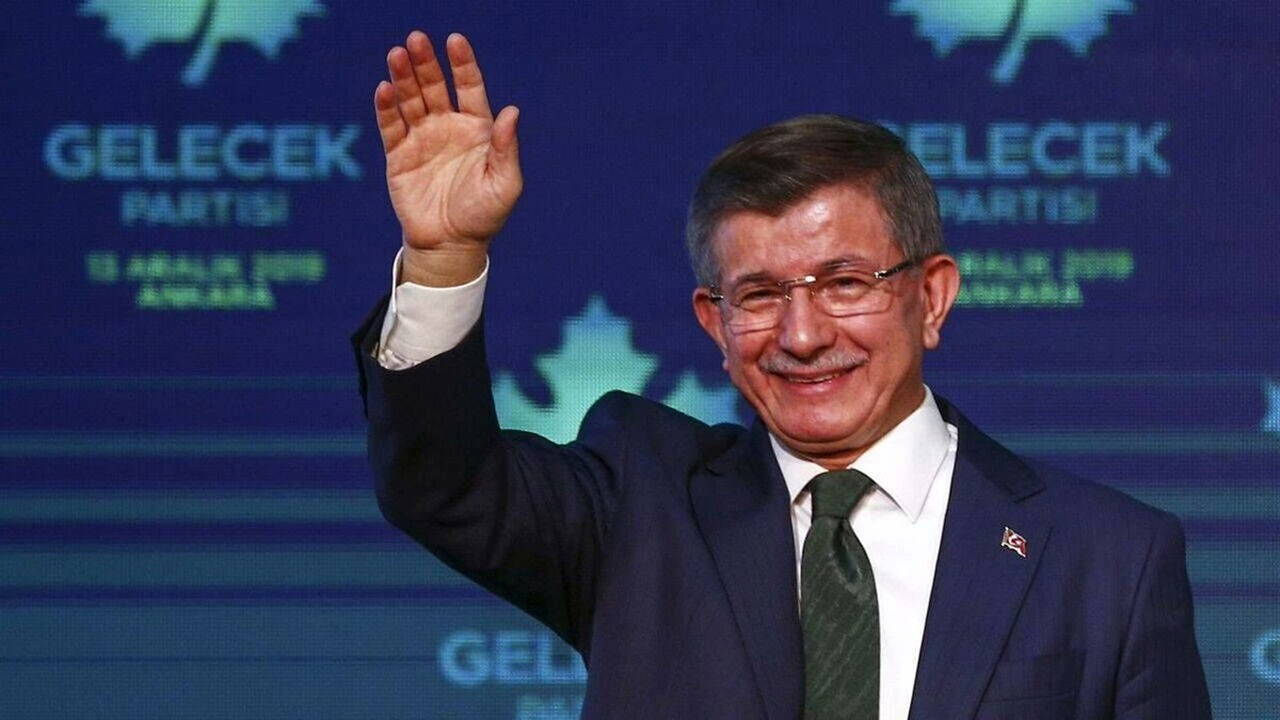 Eski Başbakan Ahmet Davutoğlu siyaseti bıraktı, Gelecek Partisi'ni feshetti!