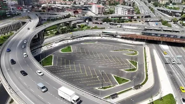Kadıköy Rıhtım'daki otobüs peronları kaldırılıyor!