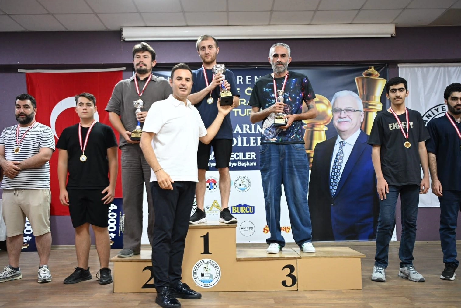Başkan Akın, Uluslararası Satranç Turnuvası’nda Ödül Törenine Katıldı