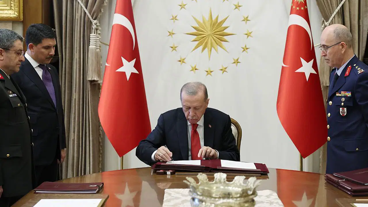 YAŞ kararları açıklandı: 25 general ve amirale terfi... Hava Kuvvetleri Komutanı emekli edildi