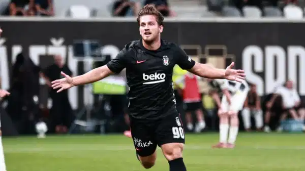 Deplasmanda 10 kişi kaldığı maçta Beşiktaş, Hradec Kralove'i 1-0 yendi!