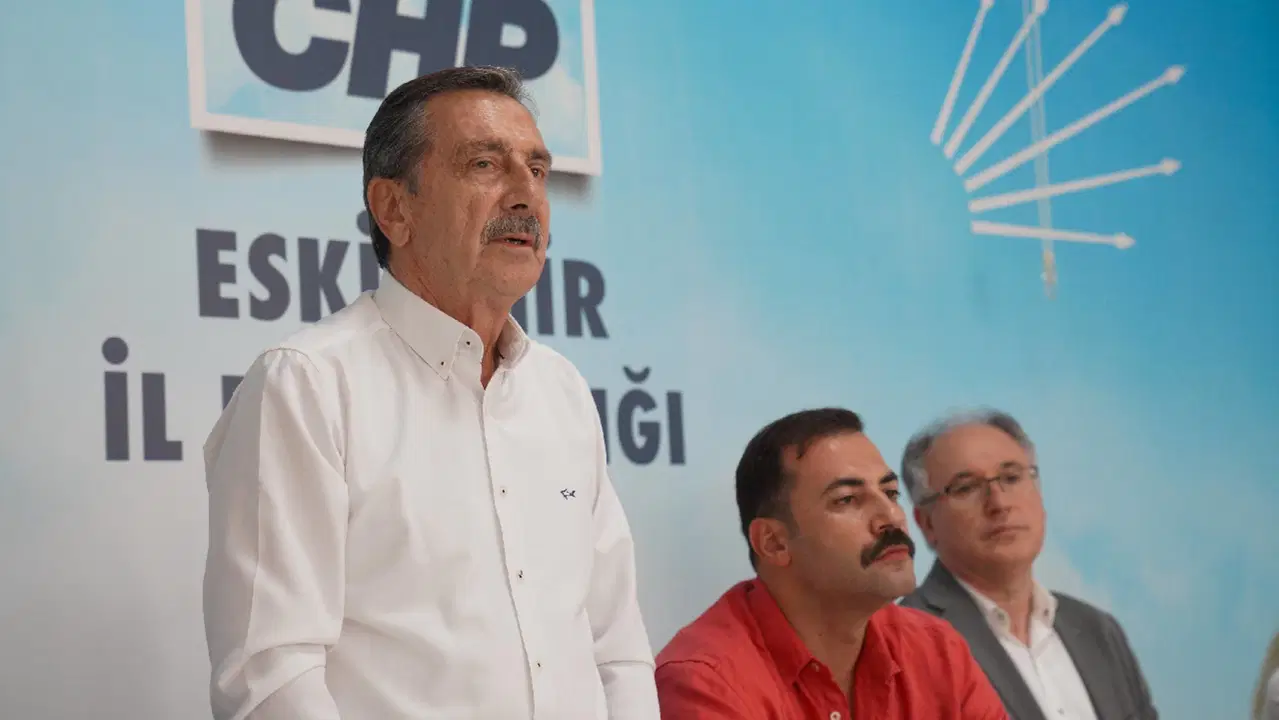 CHP'li Tepebaşı Belediye Başkanı Ahmet Ataç, siyasete YENİ Parti'de devam edeceğini açıkladı
