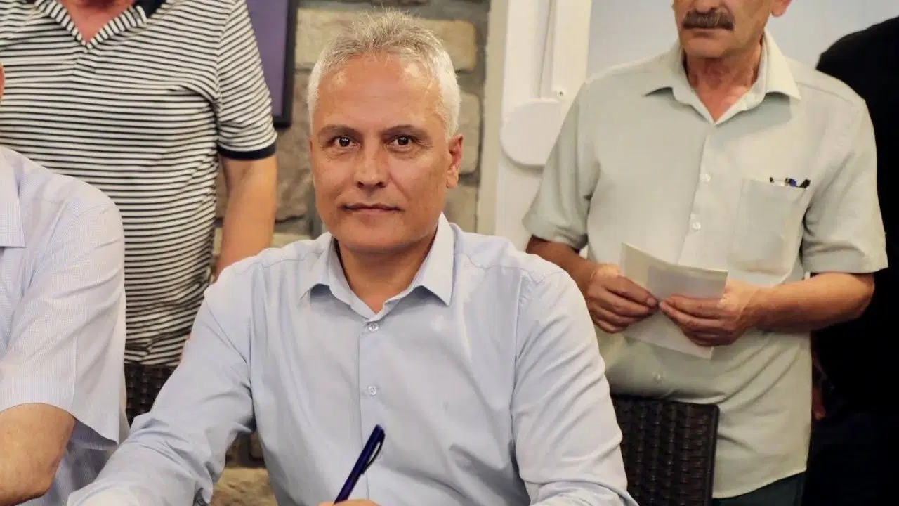 Edremit Belediye Başkanı Mehmet Ertaş ile 19 Belediye Meclisi üyesi CHP’den YENİ Parti’ye geçti!