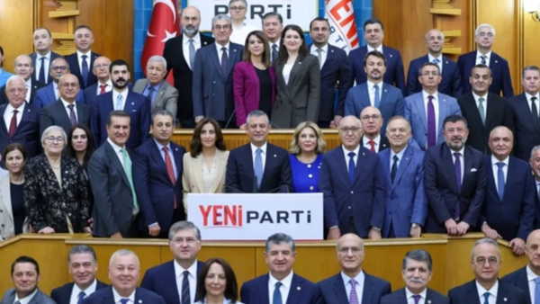 YENİ Parti milletvekillerinden Özgür Özel'e destek ‘Ne bir santim eğildi, ne bir adım geri gitti’