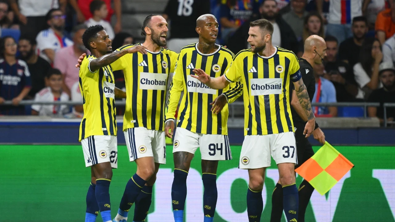  Olimpik Lyon'u deplasmanda 2-1 yenen Fenerbahçe, UEFA Şampiyonlar Ligi LİG AŞAMASINDA!