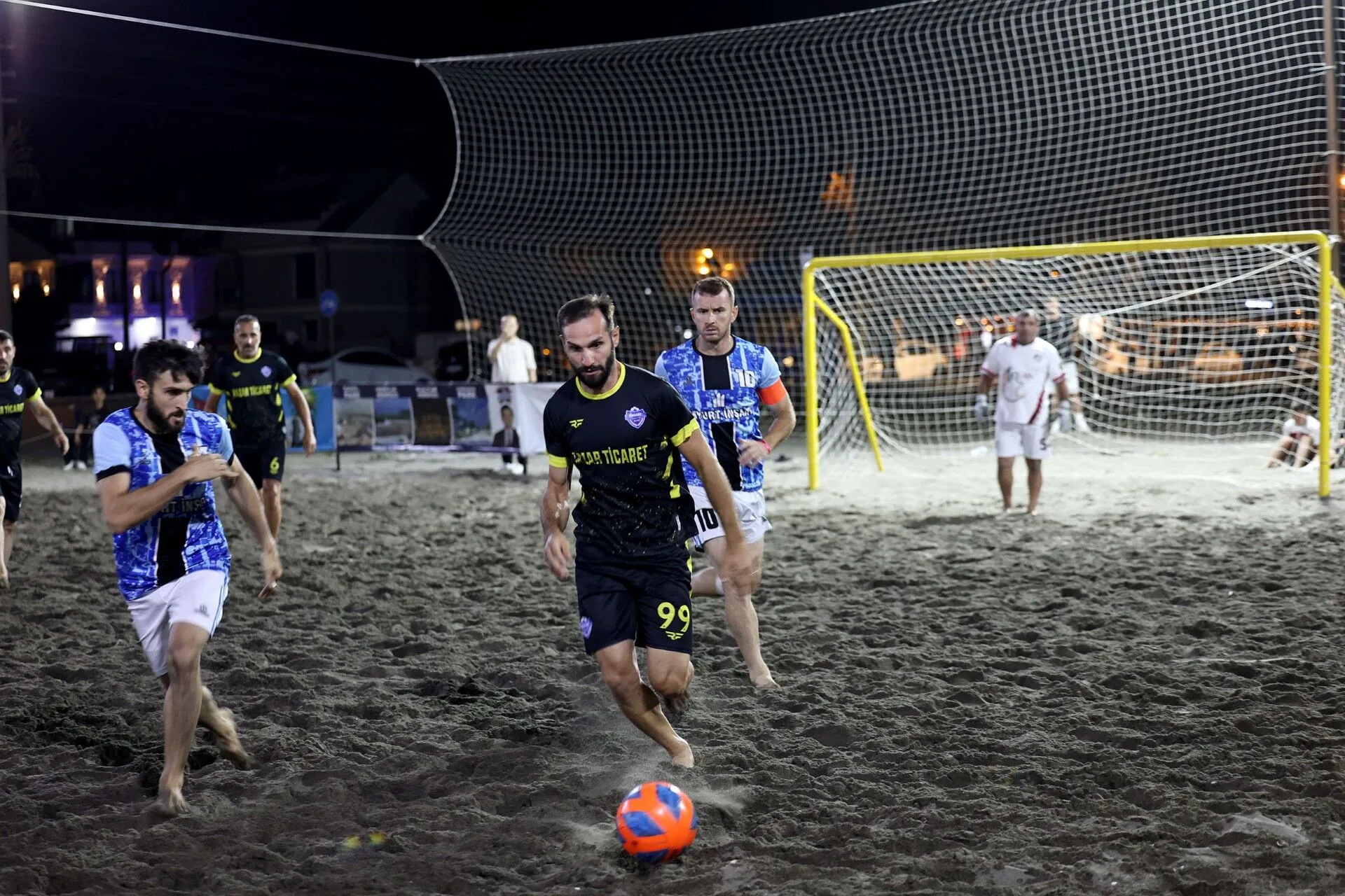 Kocaali Sahili’nde Plaj Futbolu Heyecanı
