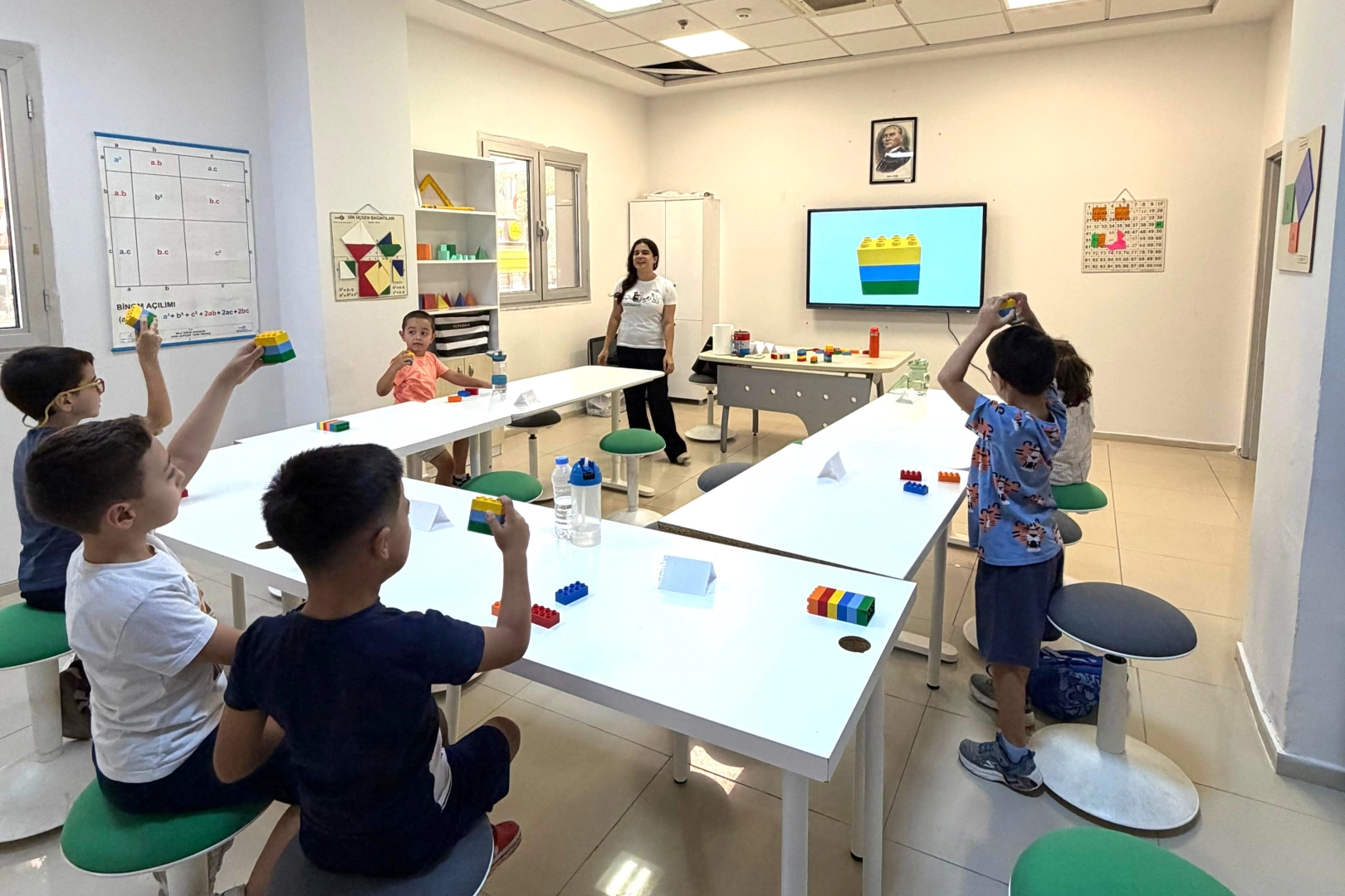 Bornova’da Çocuklar 6 LEGO Parçasıyla Hayallerini Tasarıma Dönüştürdü