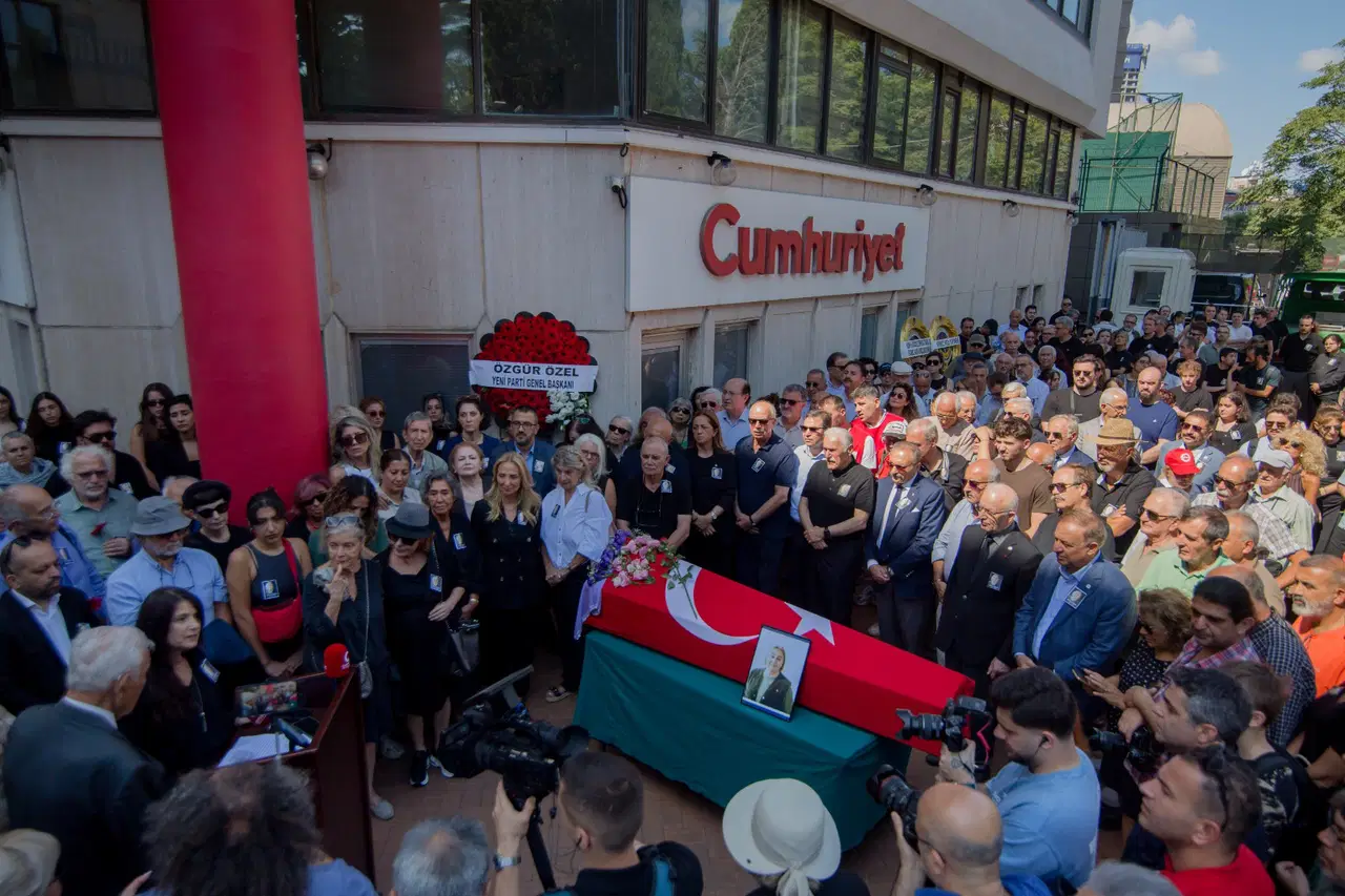 Cumhuriyet gazetesi yazarı Şükran Soner, son yolculuğuna uğurlandı!