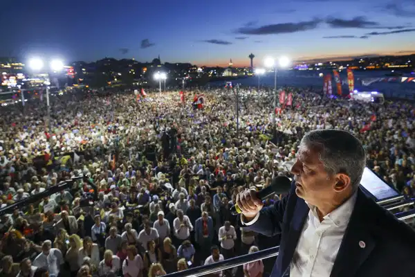 YENİ Parti'nin ilk mitingi, “Karar Milletindir”... Özgür ÖZEL: “ÜSKÜDAR HER ŞEYİ BİLİYOR”