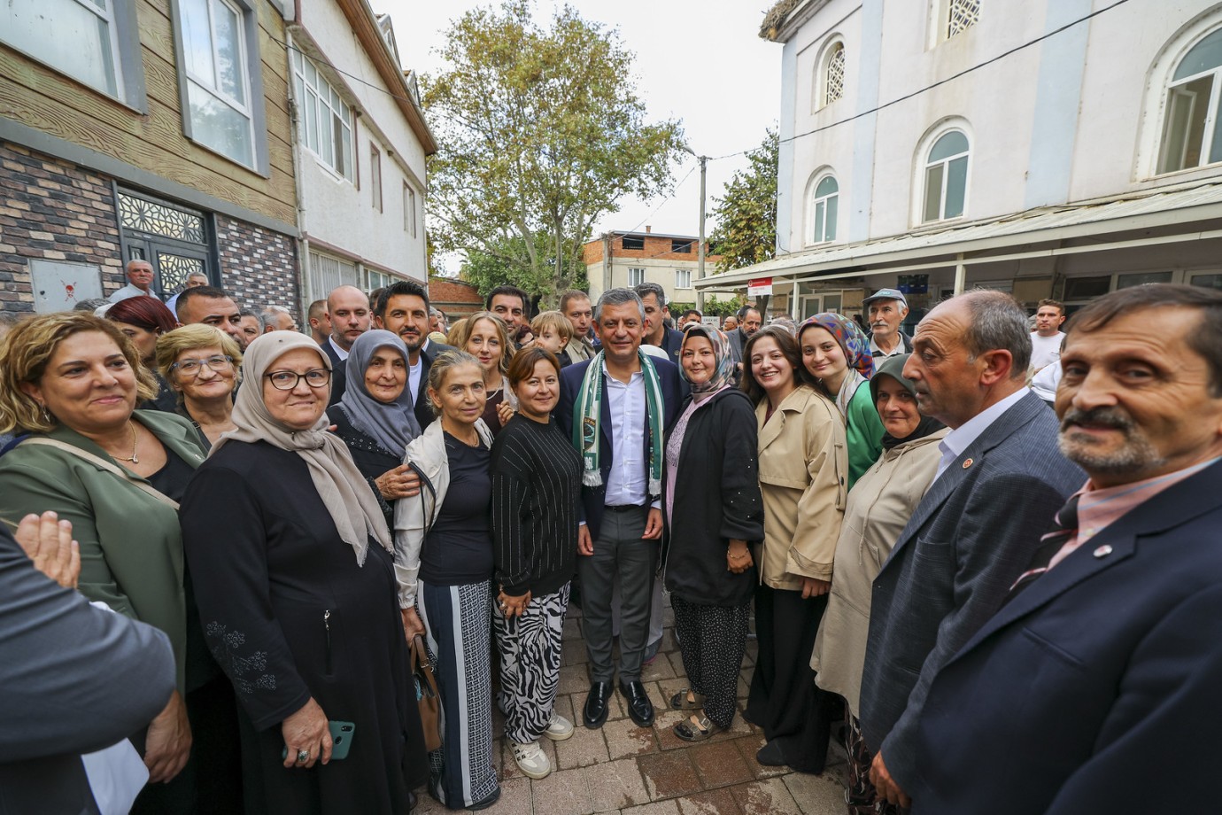 Özgür Özel, Bursa'nın Fadıllı Köyü'nde incir üreticileri ile buluştu!