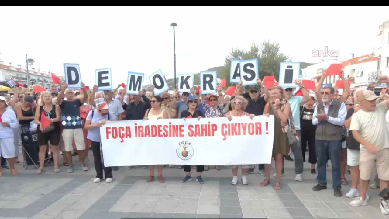Foçalılar, AKP'ye geçen Belediye Başkanı Saniye Fıçı’yı istifaya çağırdı!