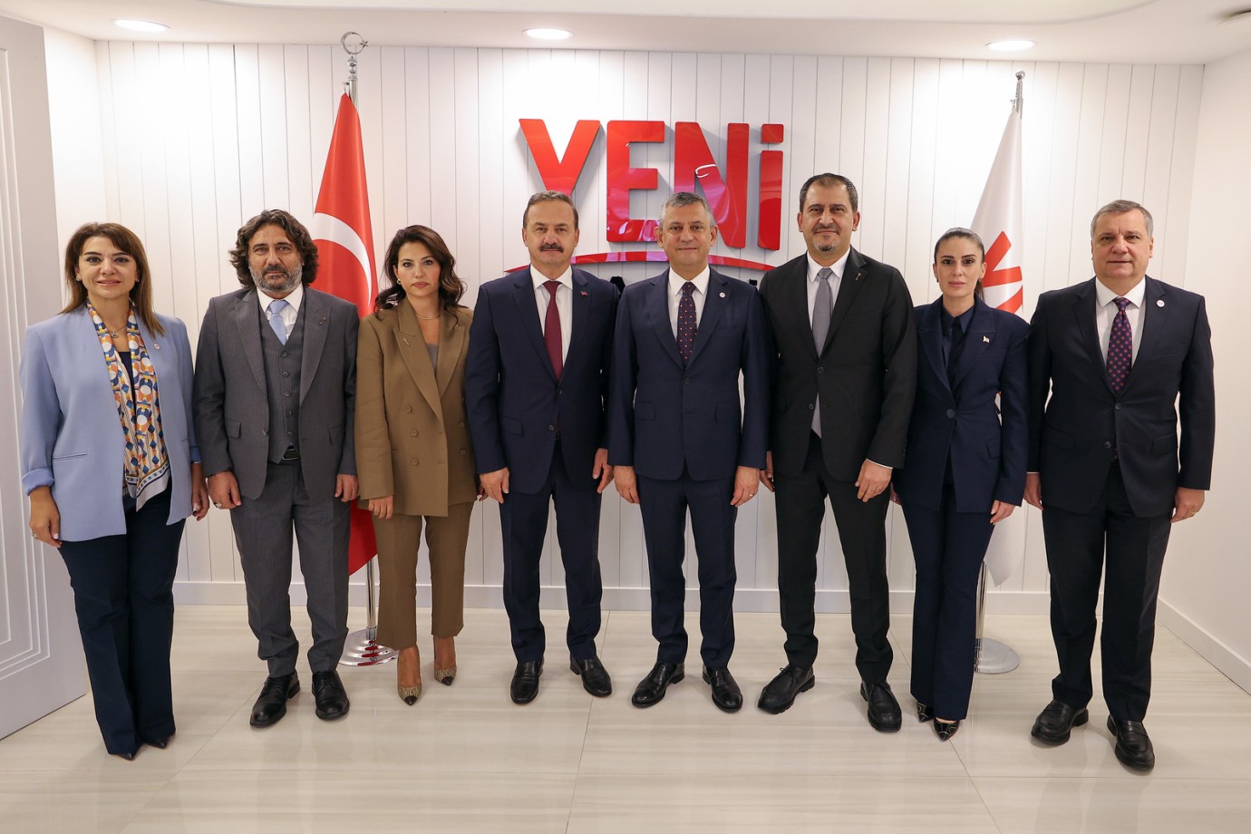 YENİ Parti Lideri Özgür Özel, Anahtar Parti Genel Başkanı Yavuz Ağıralioğlu ile bir araya geldi