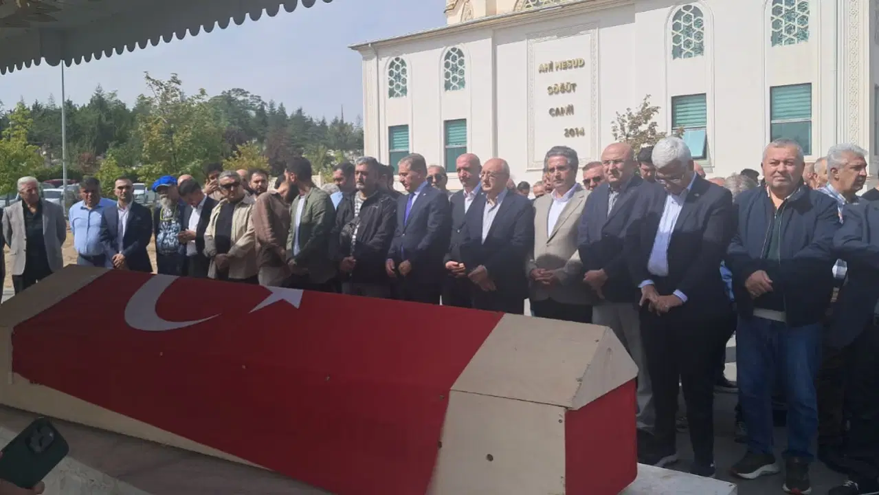 Emekli polis memuru Ali Şekeroğlu son yolculuğuna uğurlandı!