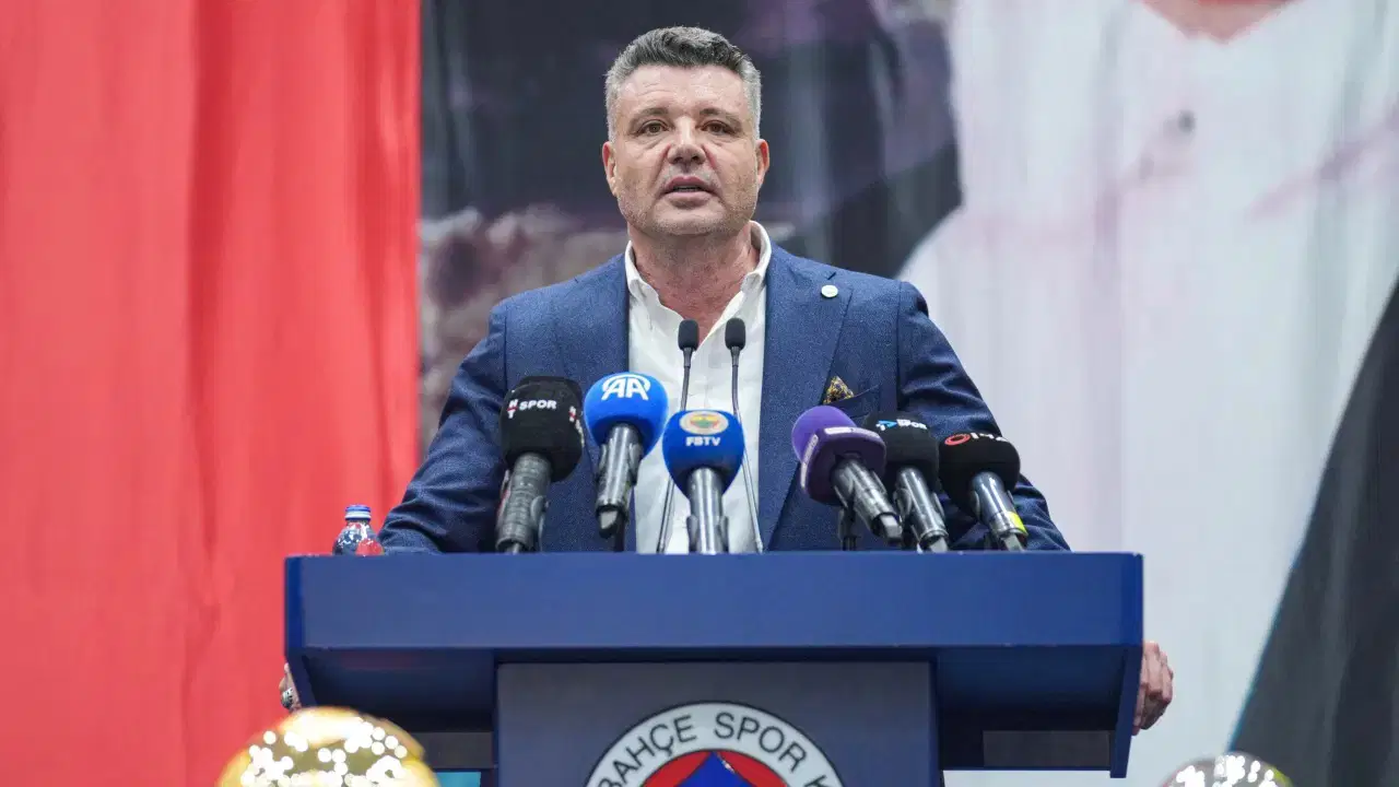 Fenerbahçe Kulübü Genel Kurulu yapılıyor... Sadettin Saran ve yönetimi aklandı!