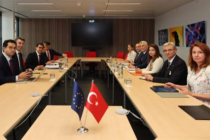 Bakan Bolat, AB Yetkilisi Sejourne ile Türkiye-AB İlişkilerini Görüştü