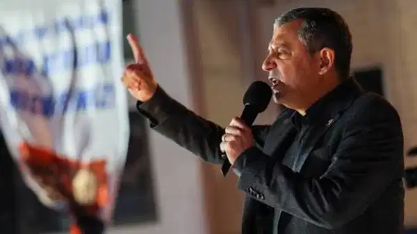 AKP'nin 'İzmir' paylaşımı ve ÖZEL'den Tugay'a: 'Bir bed-maye’den tehditle imza alınca...'