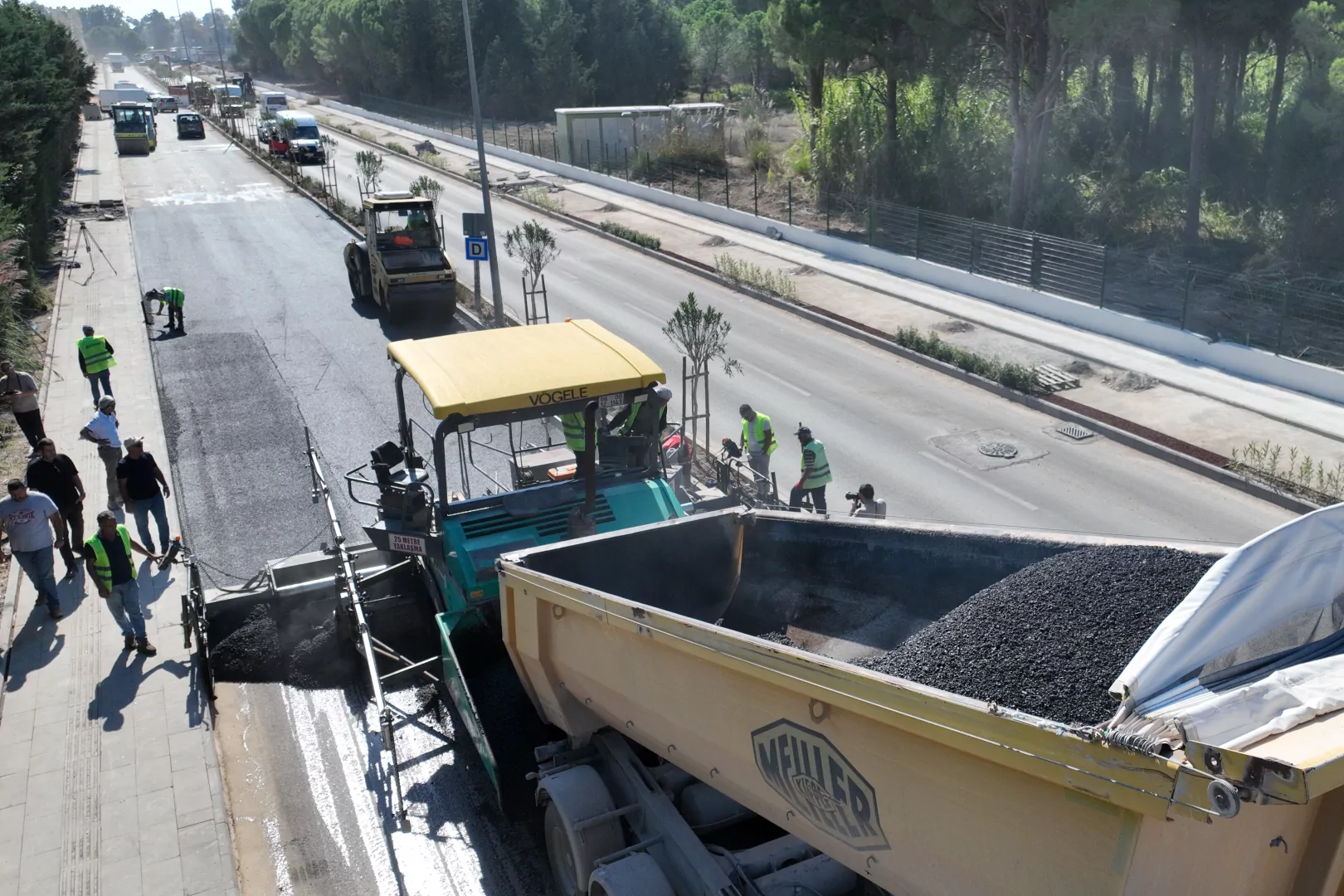 Antalya’da Yaşar Sobutay Bulvarı’nda Asfalt Çalışmaları Sürüyor