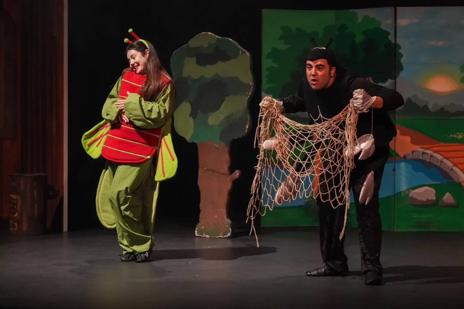Trabzon’da Tiyatro Sahnesi Sanatseverlerle Doldu