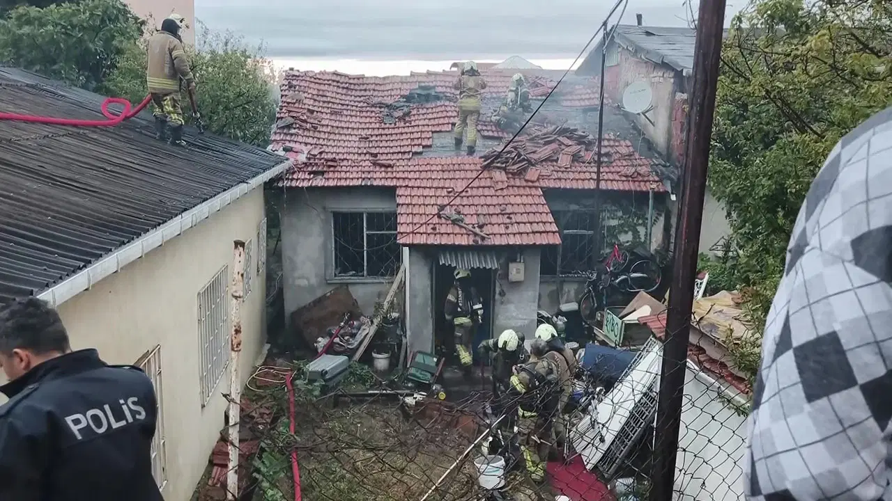 İstanbul Maltepe'de gecekonduda yangın çıktı: 11 yaşındaki çocuk yaşamını yitirdi!