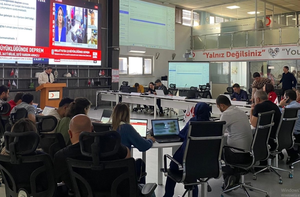 Deprem Nedeniyle Malatya'da Eğitime 1 Gün Ara Verildi, 3 Binada Kısmi Çökme Meydana Geldi
